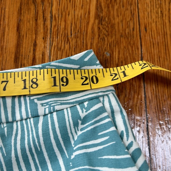 Talbots aqua tropical print ladies shorts. Size 18W Petite. Excellent condition - Picture 7 of 8